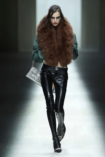 Look 34